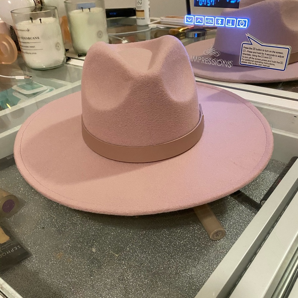 Pink hat - Picture 2 of 3